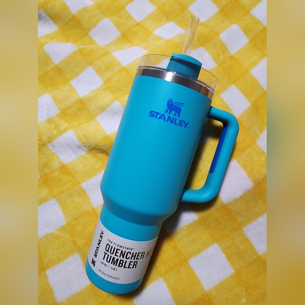 Stanley Flowstate Quencher 40 oz